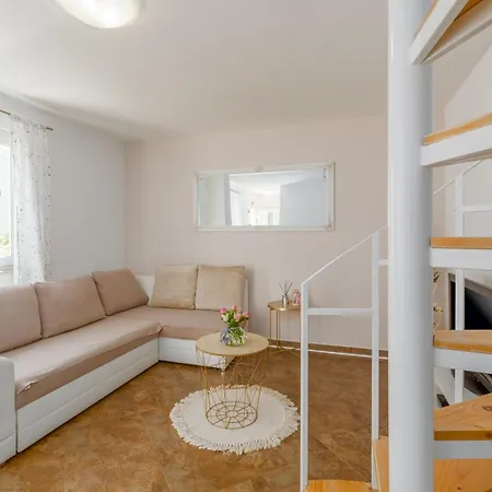 Apartment Leni Near