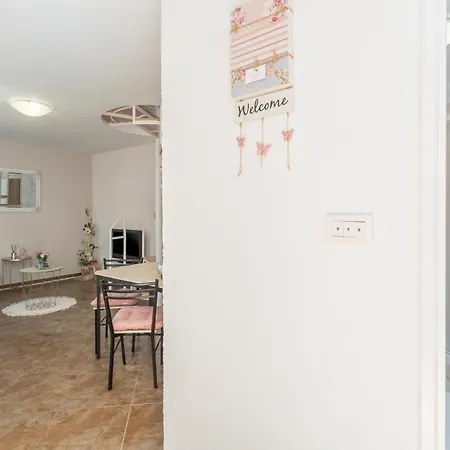 Leni Near Apartment Porec